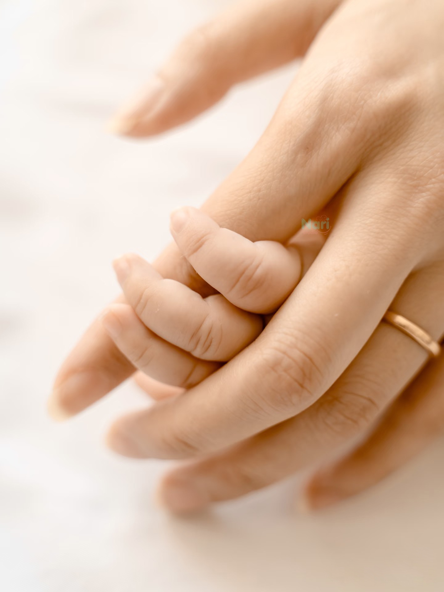 Bàn tay nhỏ của bé